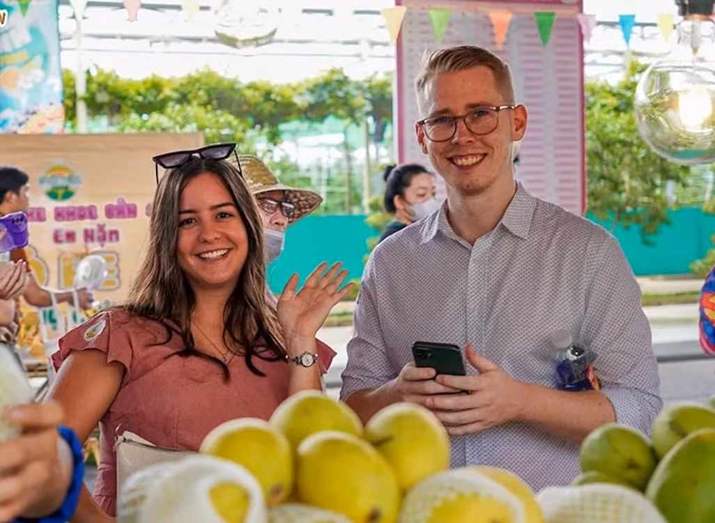Du khách tại Công viên văn hoá Suối Tiên