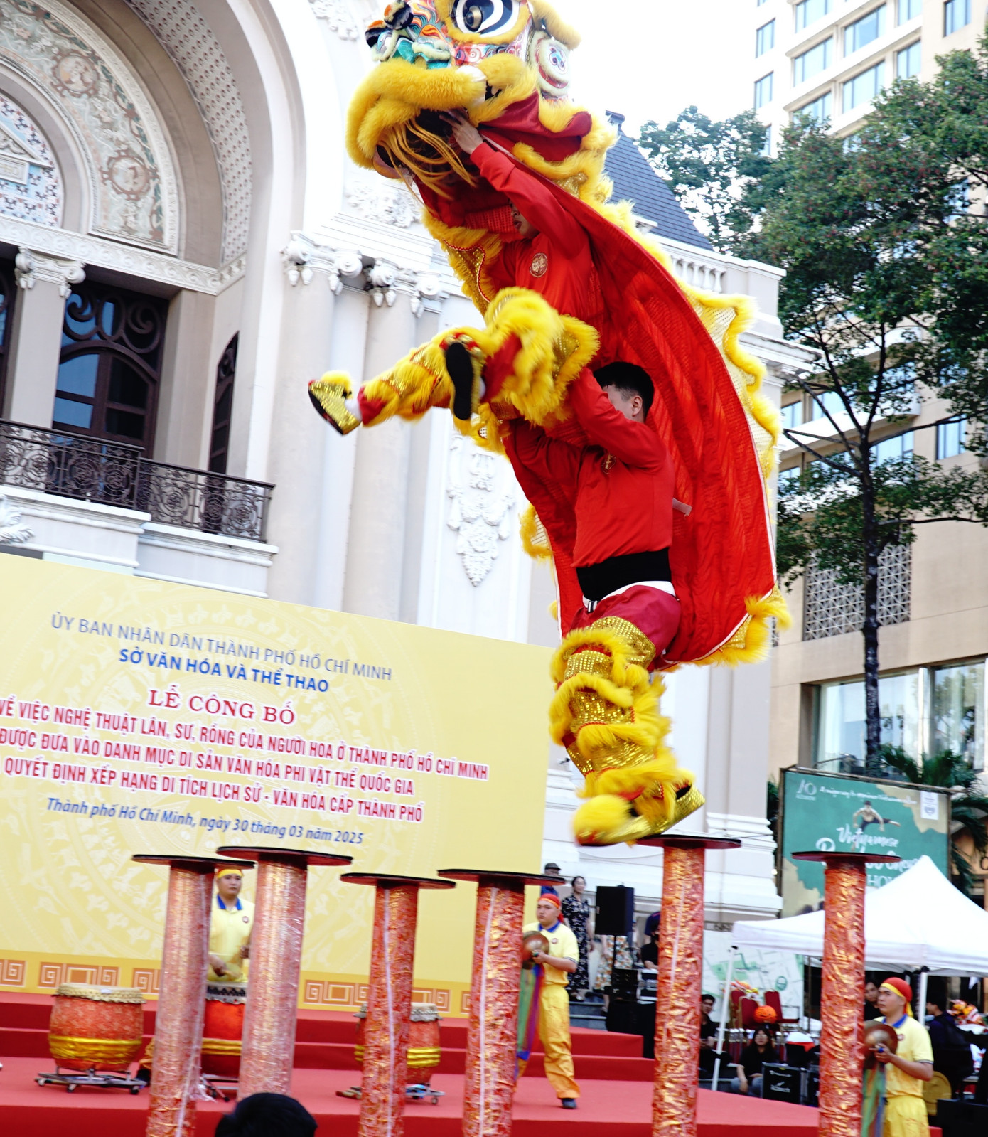 Lân nhảy Mai Hoa Thung