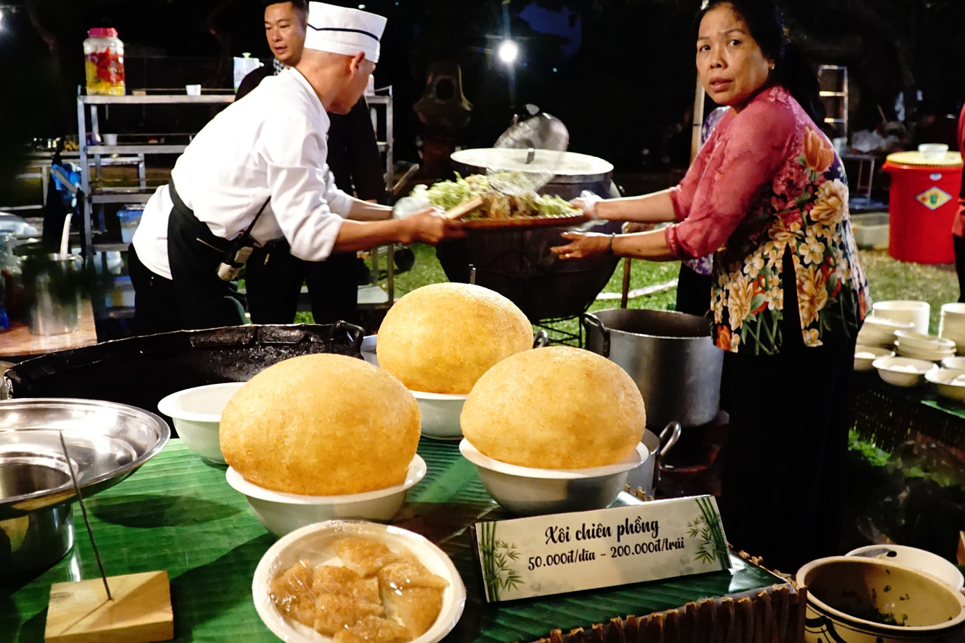 Đặc sản xôi phồng được giới thiệu tại Lễ hội