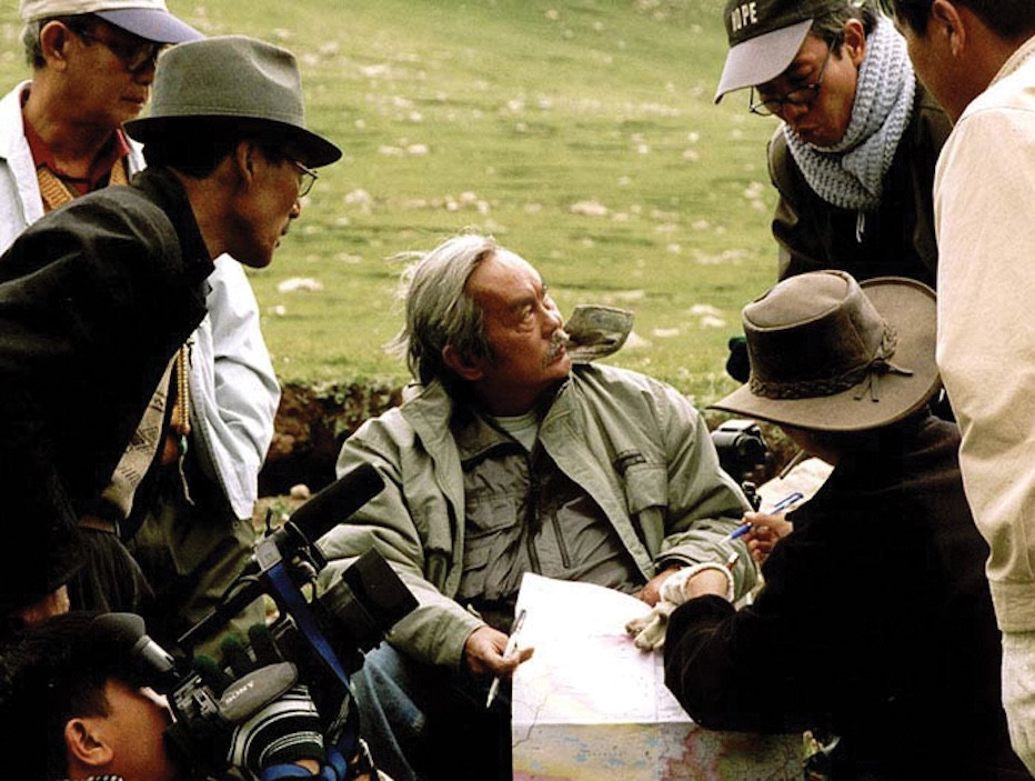 Nhà báo, NSND, AHLĐ Phạm Khắc (giữa) cùng ê-kíp thực hiện bộ phim "Mê Kông ký sự" Nhà báo, NSND, AHLĐ Phạm Khắc (giữa) cùng ê-kíp thực hiện bộ phim "Mê Kông ký sự"