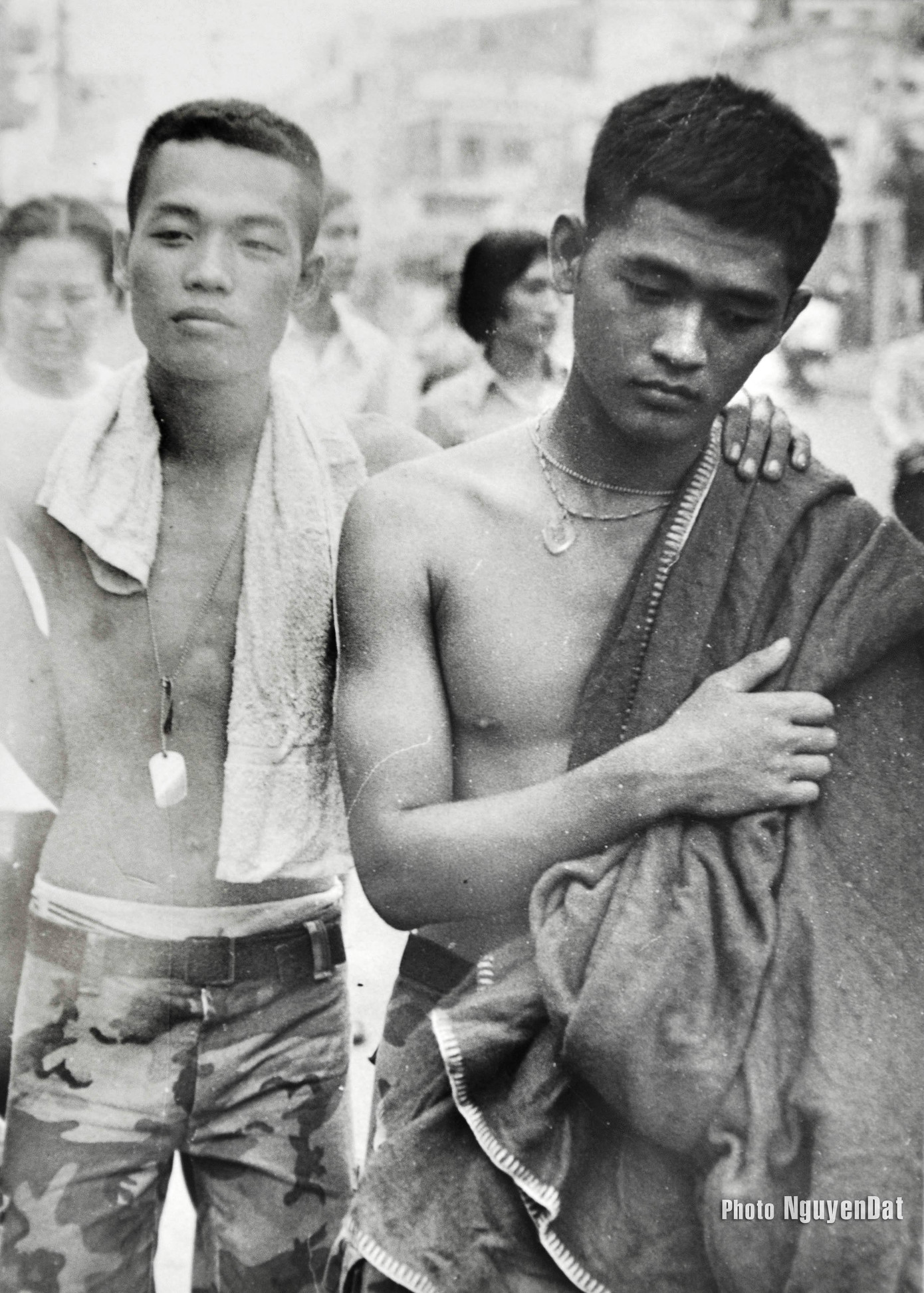 2 người lính Cộng hoà thay áo đã gây ấn tượng cho Nguyễn Đạt