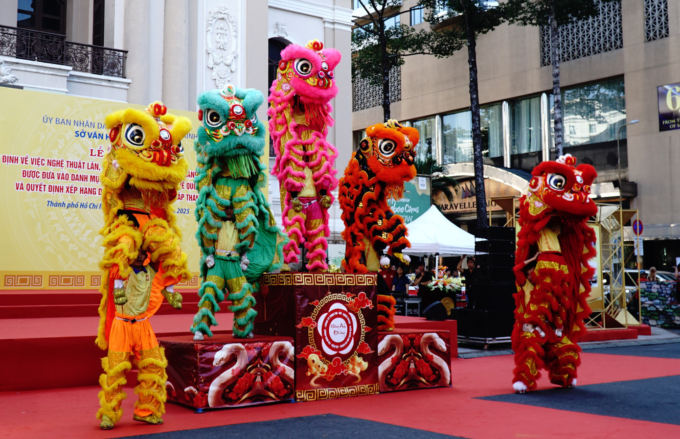 Ngũ Lân nhảy múa