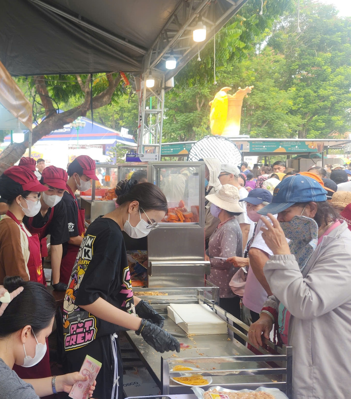 Và niềm vui của thực khách khi đến bên quầy bán bánh mì Và niềm vui của thực khách khi đến bên quầy bán bánh mì