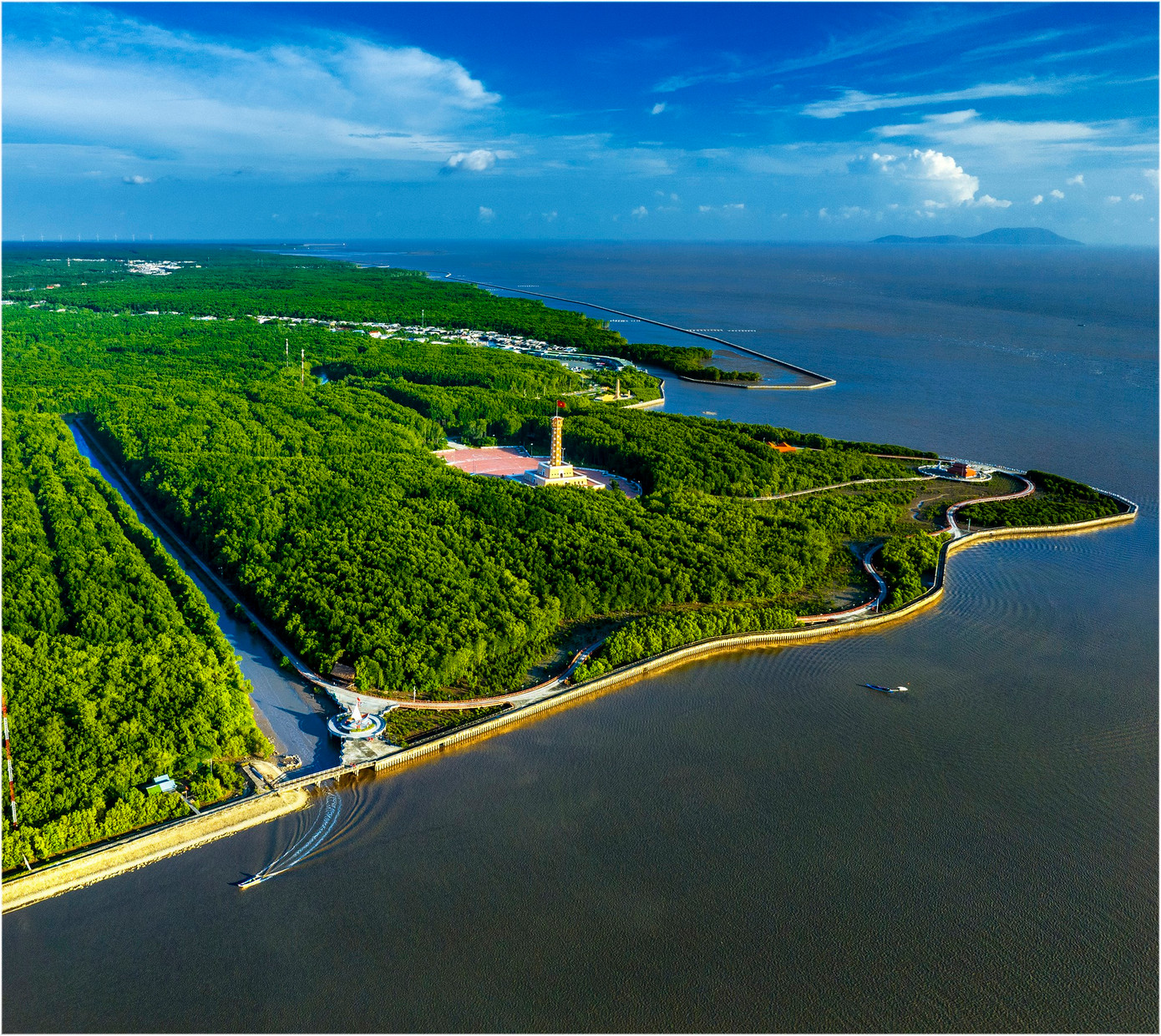 Mũi Cà Mau của Huỳnh Lâm giành Giải Nhất chủ đề Nước non ngàn dặm