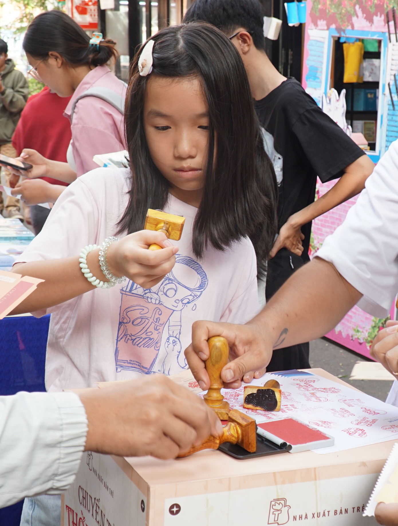 Cùng đóng dấu tên sách của Nguyễn Nhật Ánh.