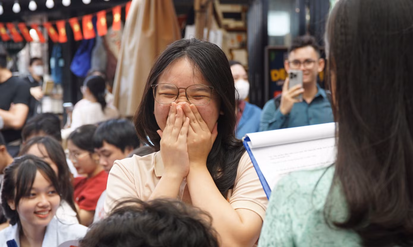 "Em vui lắm khi được tham dự giao lưu". "Em vui lắm khi được tham dự giao lưu".