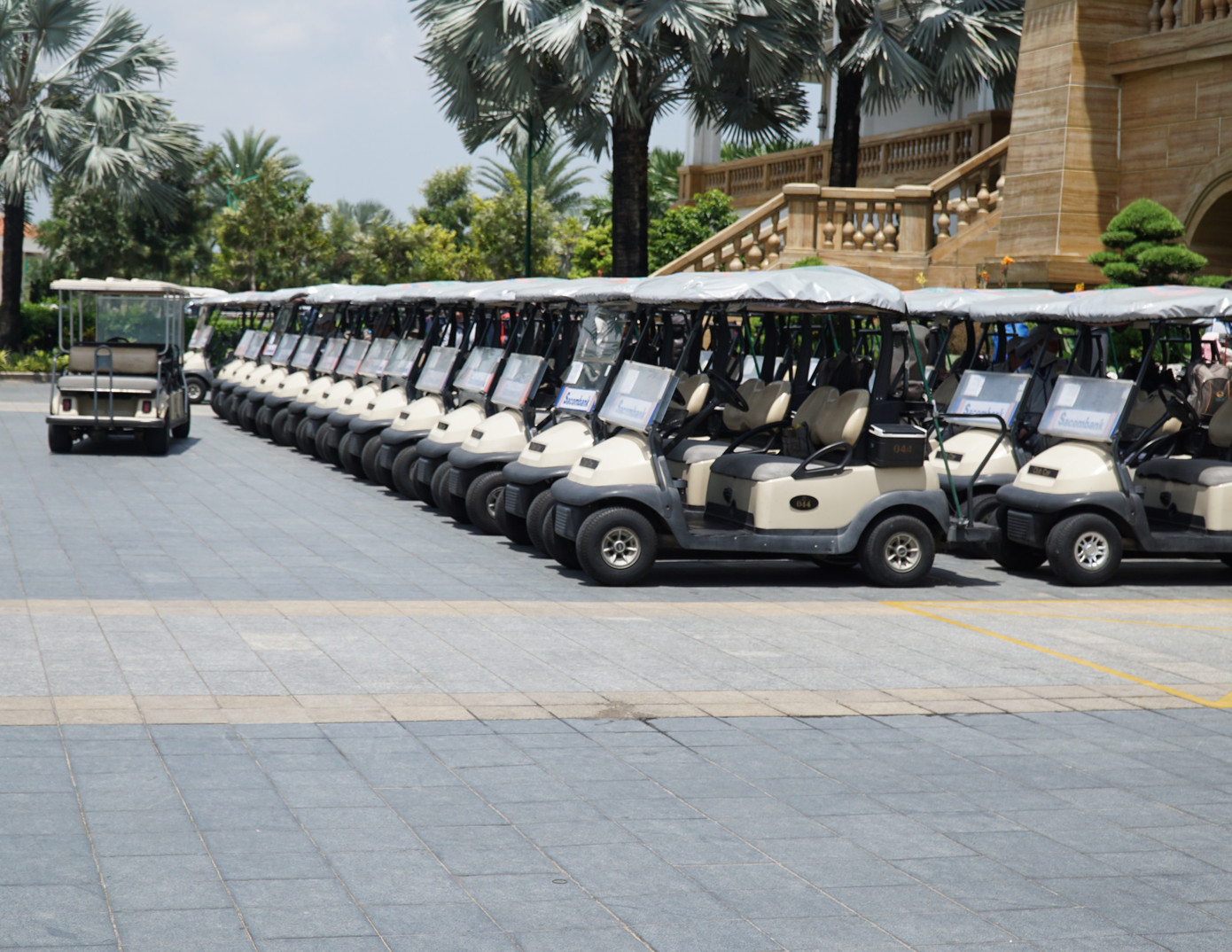 Những chiếc xe luôn sẵn sàng đón khách