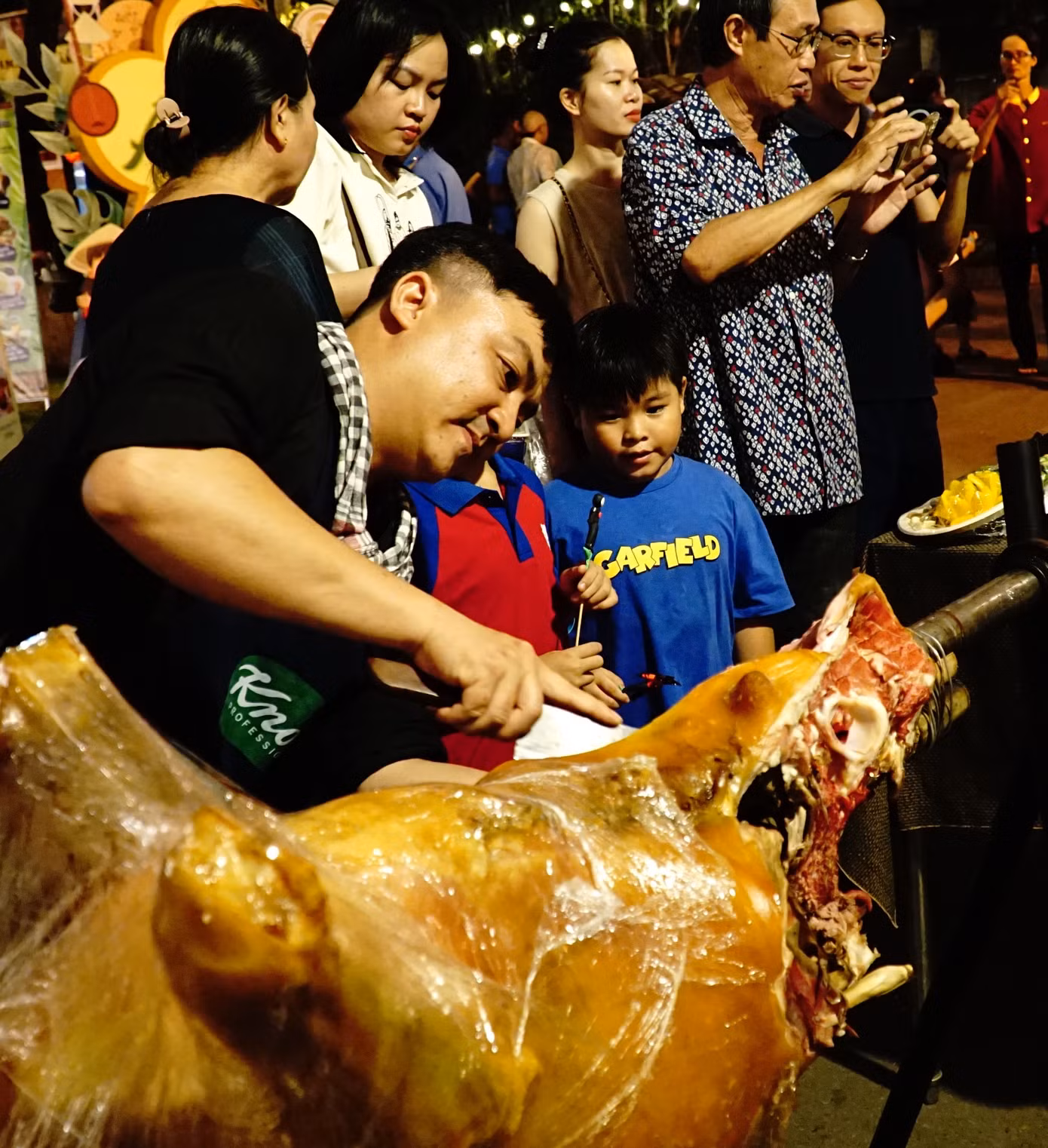 Món bê quay hấp dẫn du khách Món bê quay hấp dẫn du khách