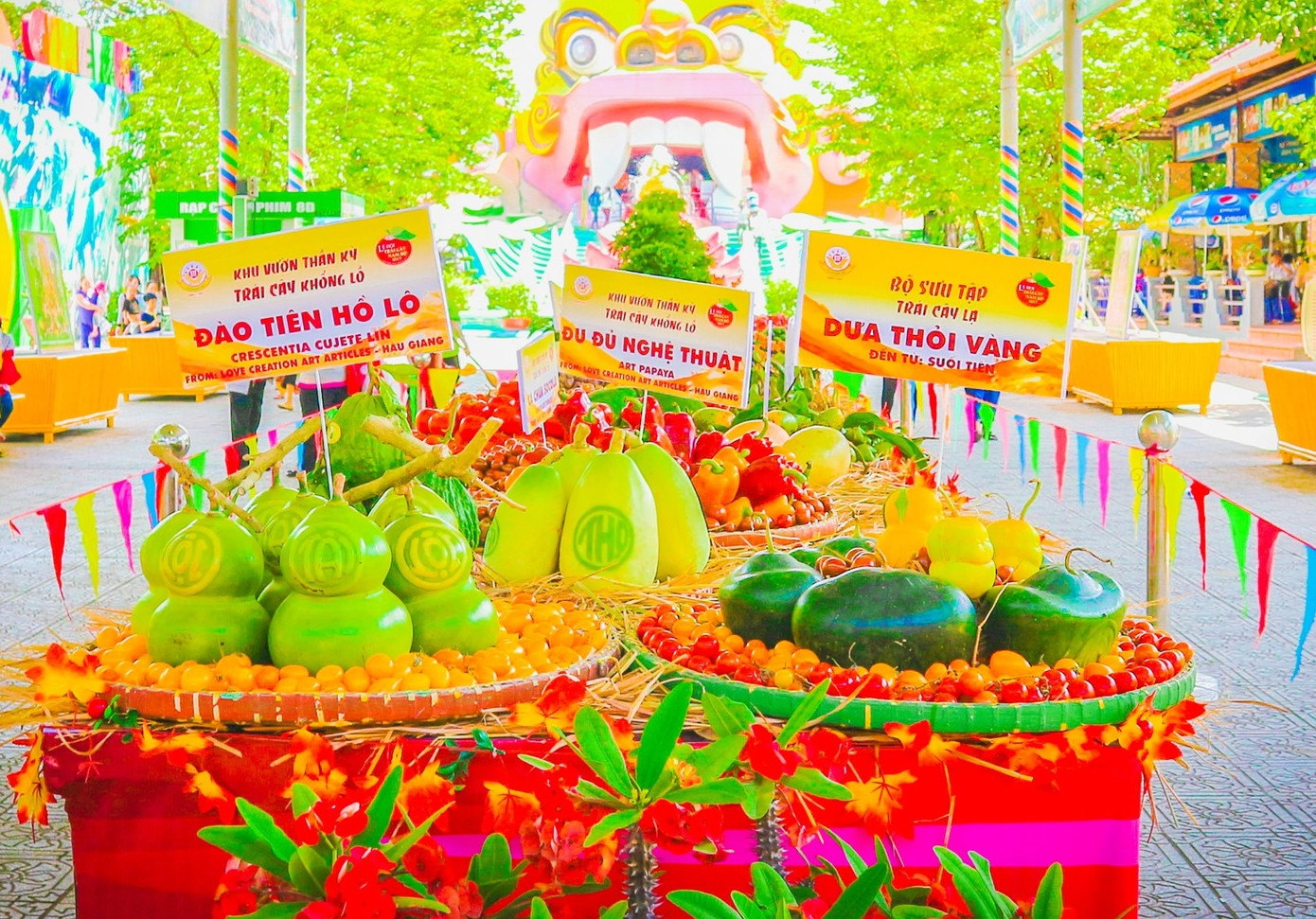 Nhiều trái cây đặc sản trong nước được giới thiệu tại lễ hội