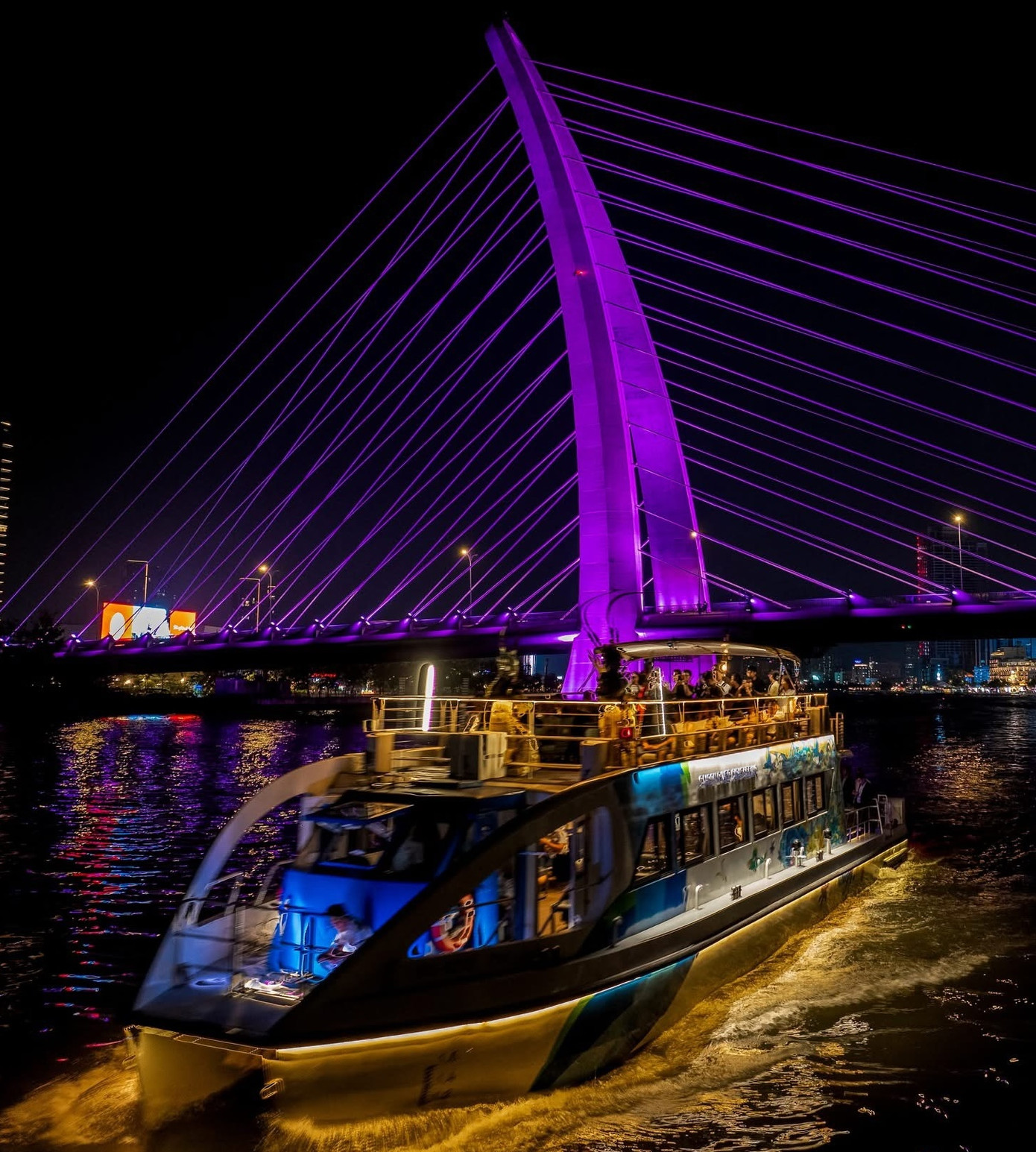 Buýt sông tại TPHCM. Buýt sông tại TPHCM.