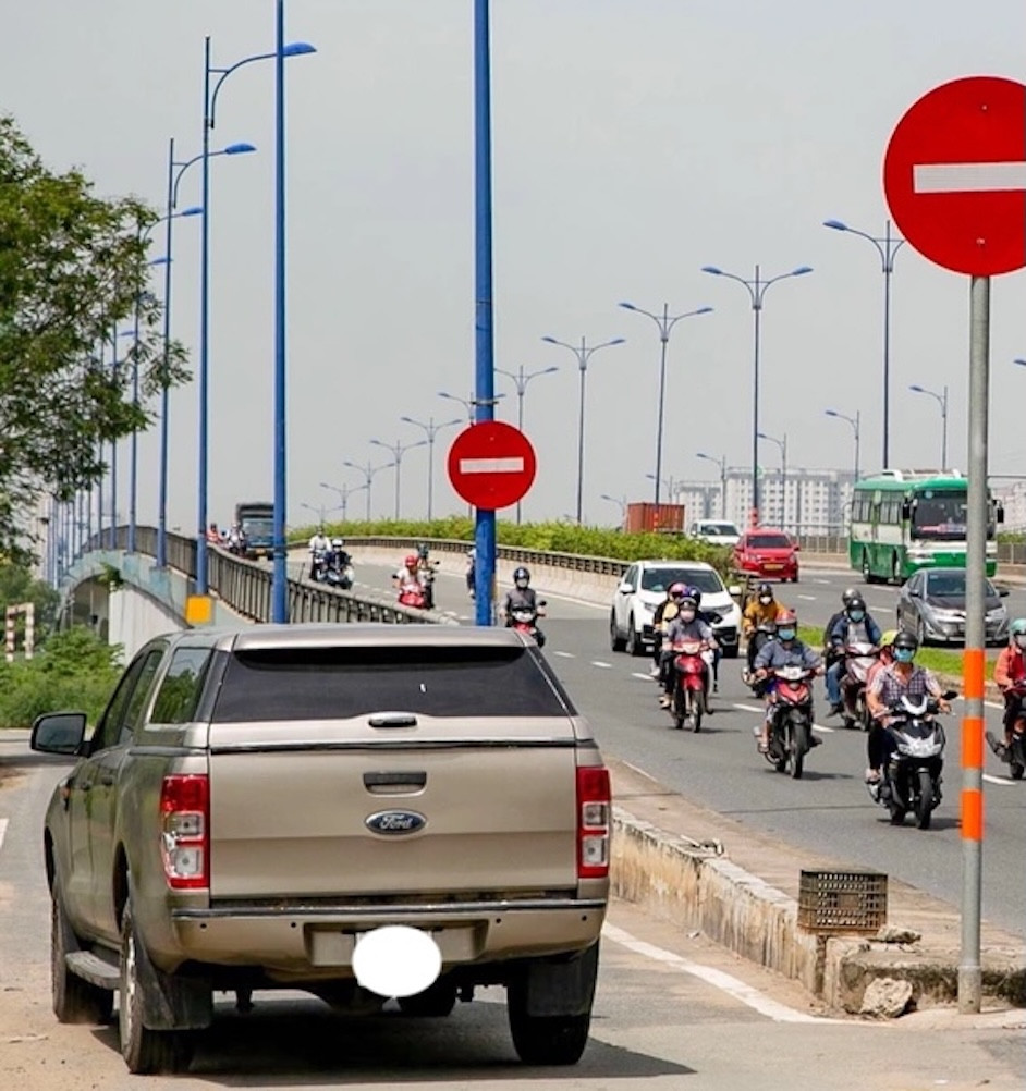 Trước đây nhiều phương tiện đã chọn cách đi ngược chiều để né trạm thu phí.
