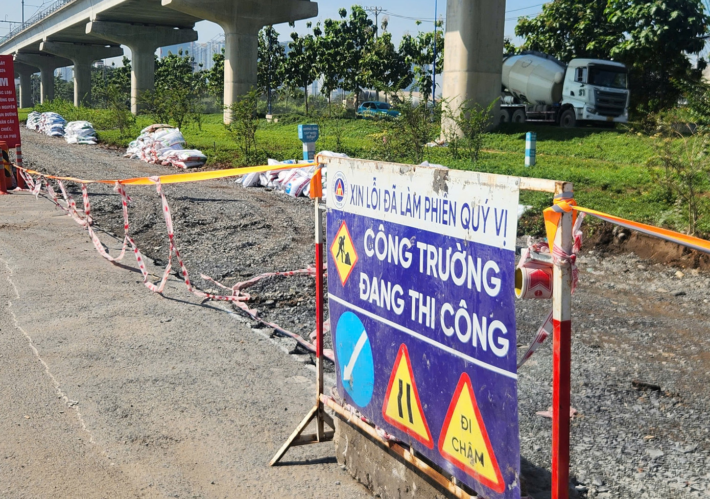 Bảng báo công trình đang thi công