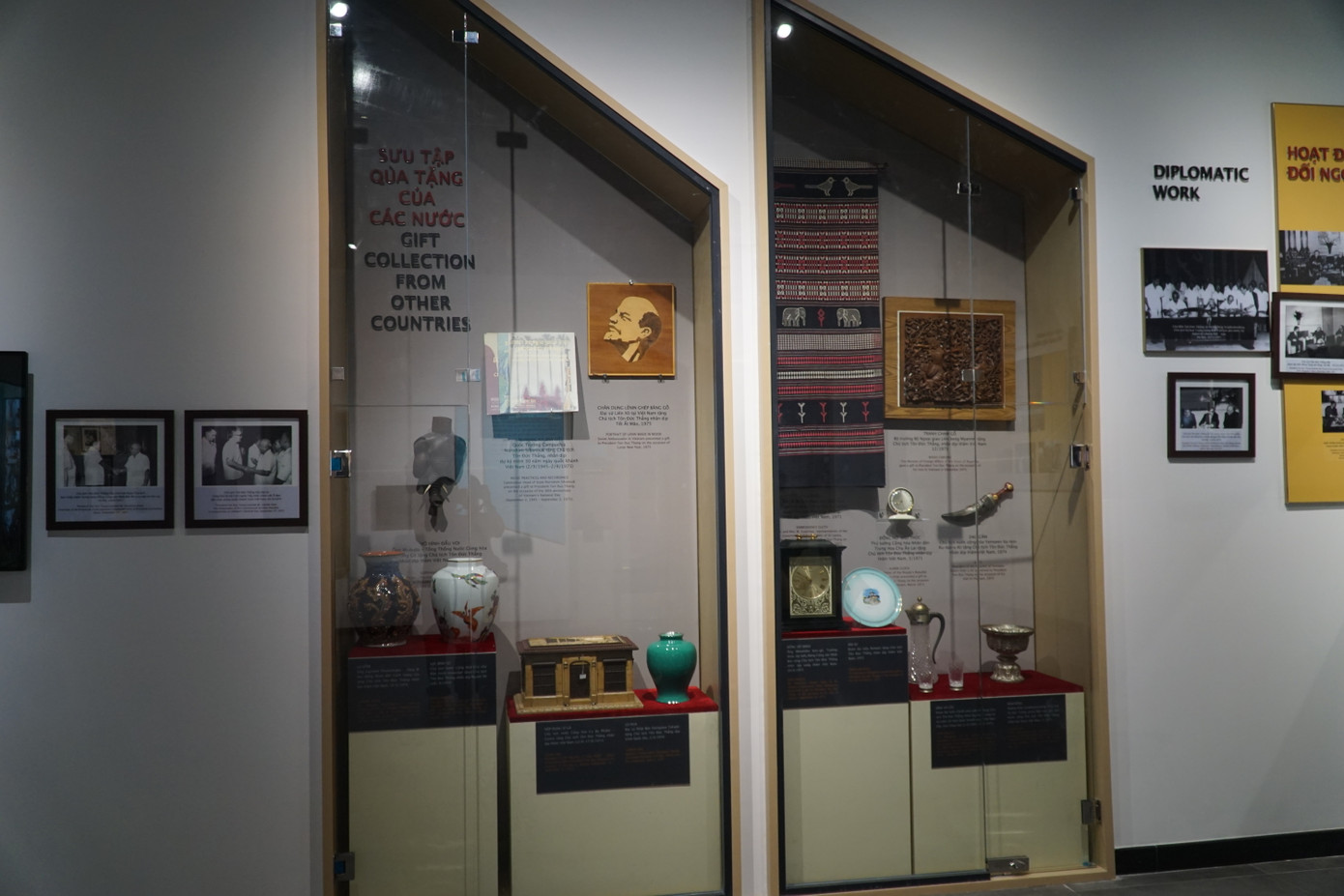 Bộ sưu tập những kỷ vật do bạn bè các nước trao tặng cho Chủ tịch Tôn Đức Thắng Bộ sưu tập những kỷ vật do bạn bè các nước trao tặng cho Chủ tịch Tôn Đức Thắng