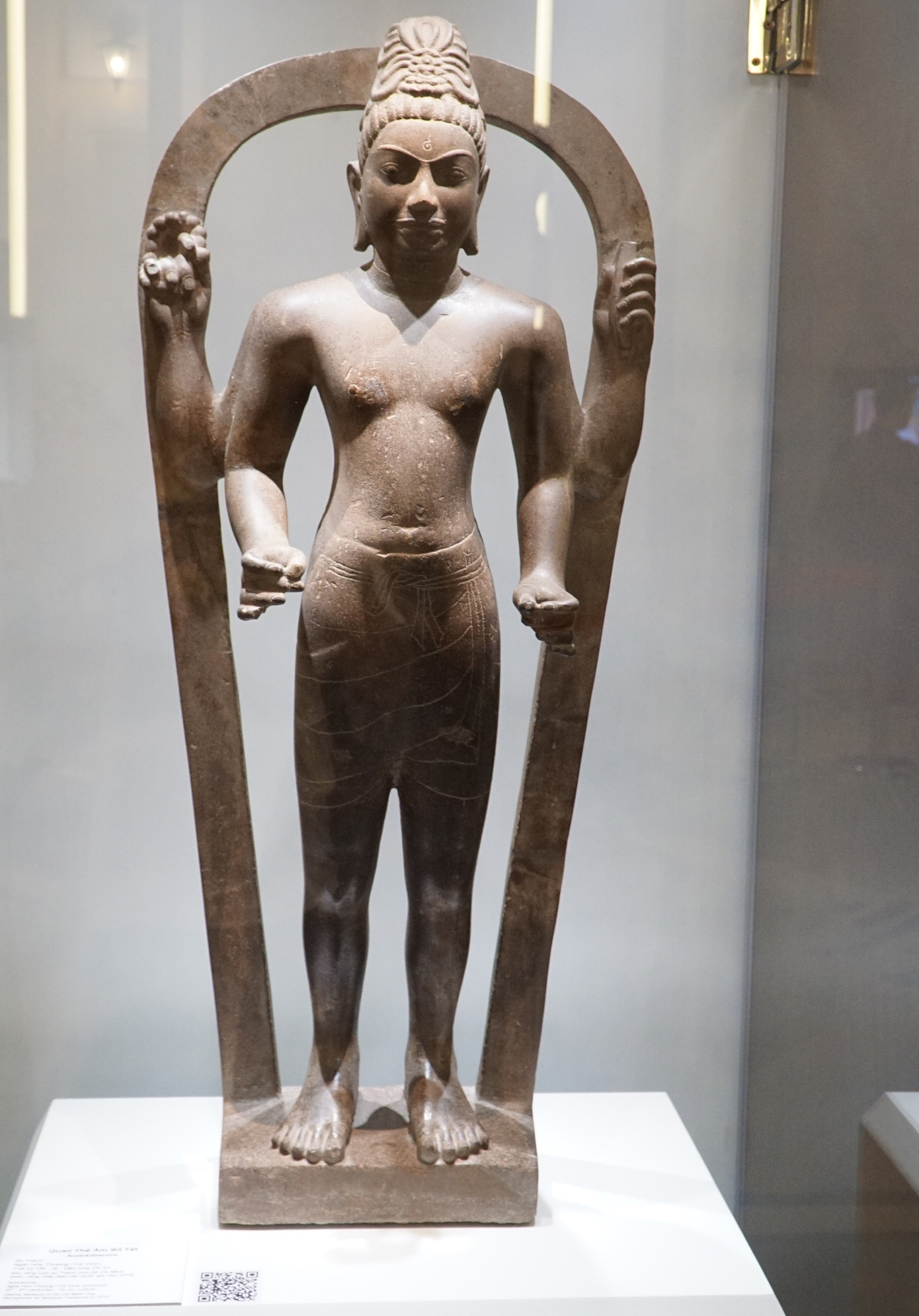 Tượng Quan Thế Âm Bồ Tát (Thế kỷ VIII- IX văn hoá Óc Eo) Tượng Quan Thế Âm Bồ Tát (Thế kỷ VIII- IX văn hoá Óc Eo)