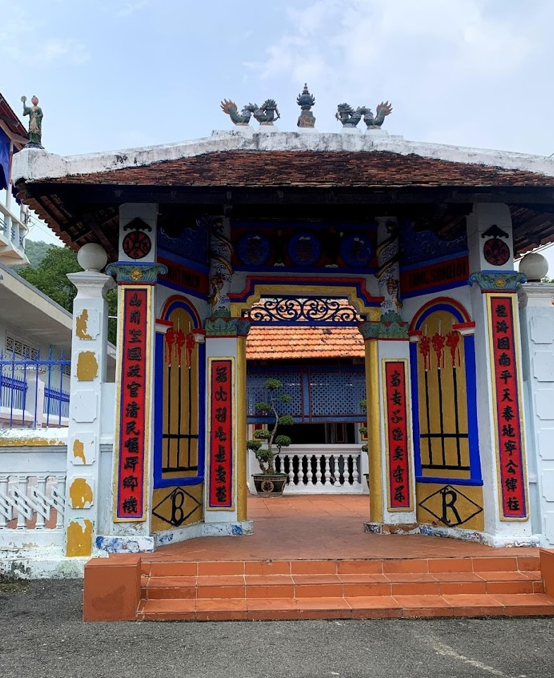 Cổng vào Nhà Lớn