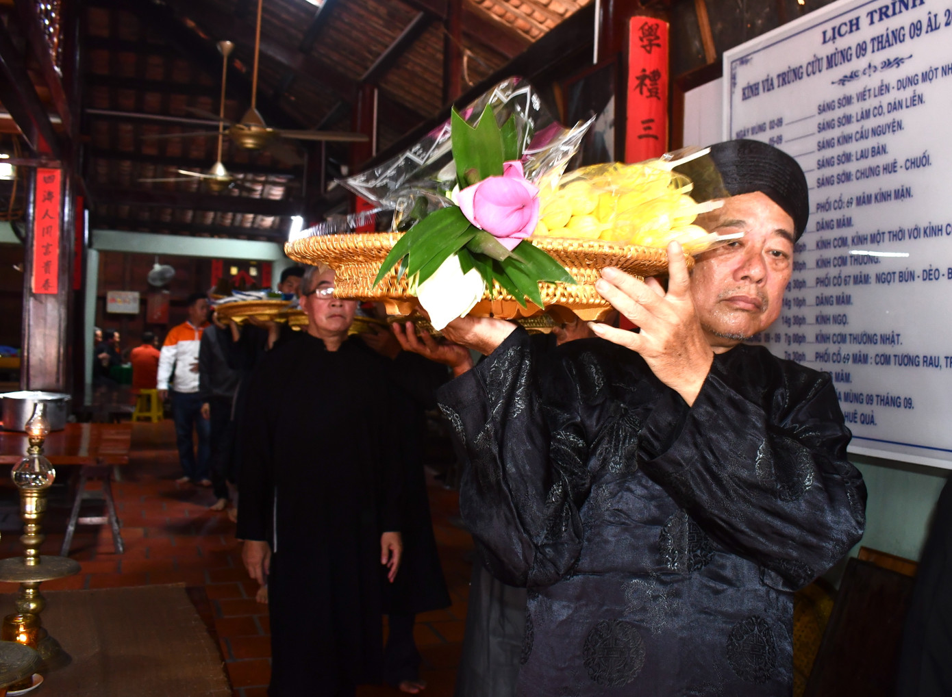 Các tín đồ trong ngày cúng lễ Trùng Cửu (9/9 Âm lịch hàng năm)