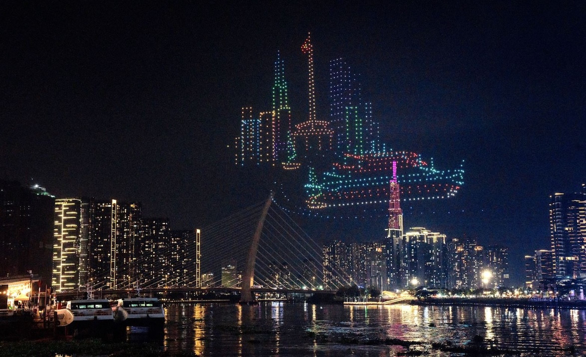 Trình diễn Drone trên sông Sài Gòn Trình diễn Drone trên sông Sài Gòn