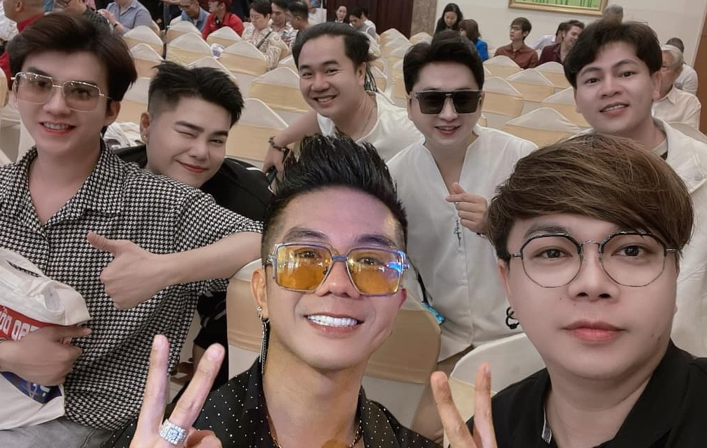 Nhiều nhạc sĩ trẻ đã có nguồn thu từ các ca khúc ăn khách.