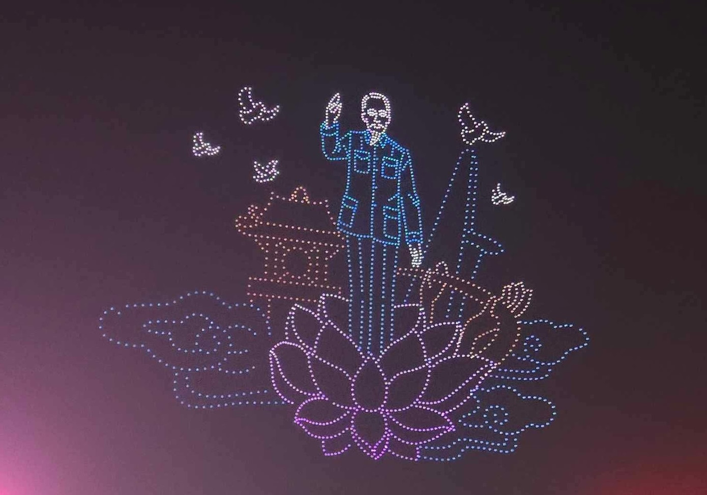 Hình ảnh Bác Hồ (drone trình diễn ngày 28/4)