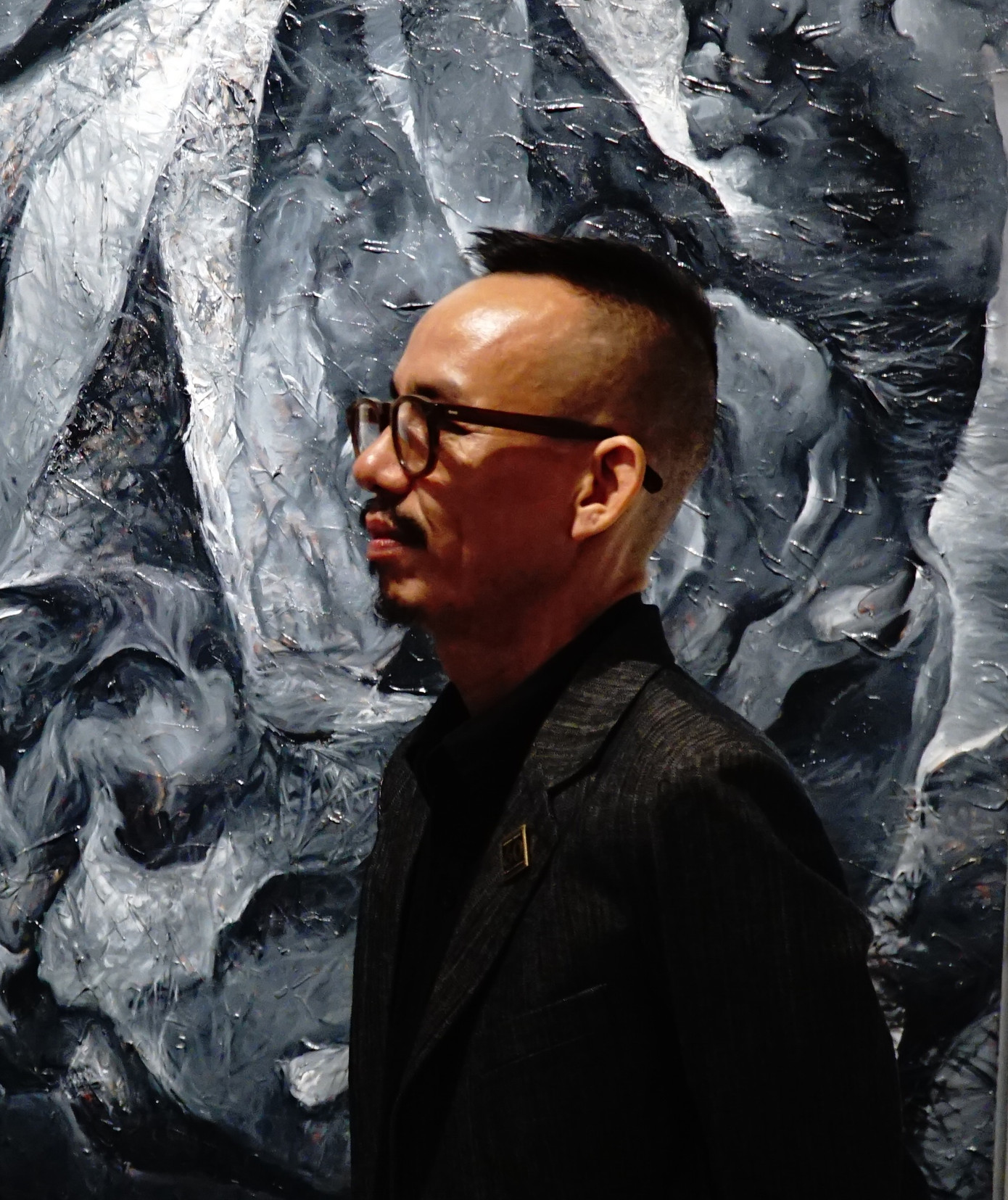 Hoạ sĩ Trần Trung Lĩnh chia sẻ tại triển lãm. Hoạ sĩ Trần Trung Lĩnh chia sẻ tại triển lãm.