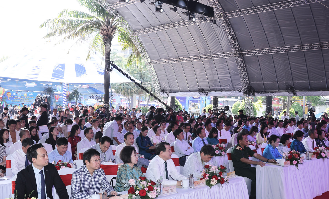 Đông đảo khách tham dự lễ Khai mạc Ngày hội du lịch TPHCM