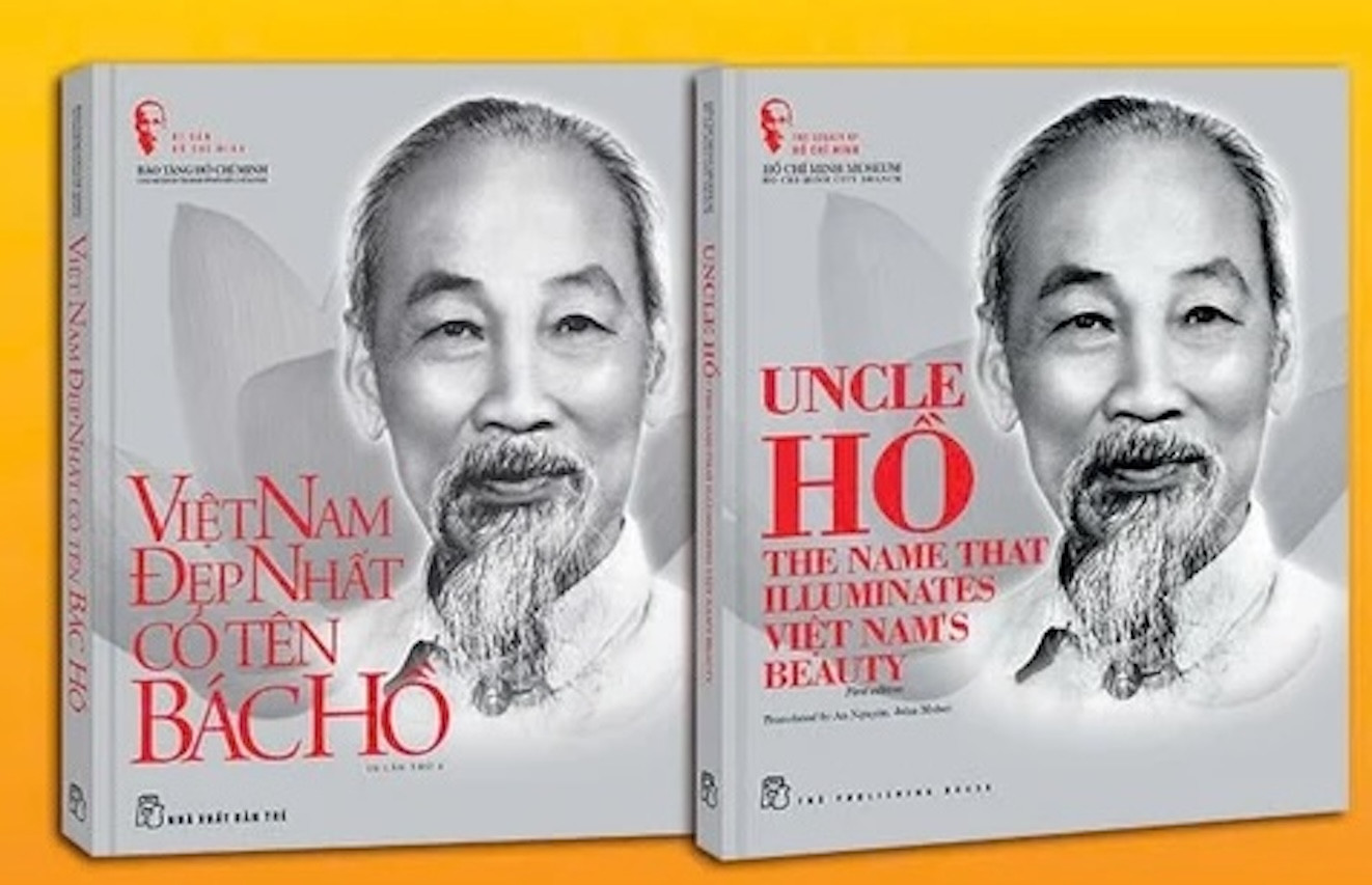 Bản tiếng Việt và tiếng Anh cuốn sách.