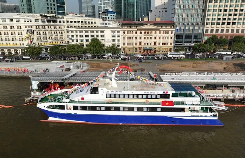 Tàu Phú Quý tại cảng Sài Gòn (quận 4)