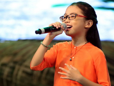 Cô bé hát dân ca Phương Mỹ Chi - Ảnh: Độc Lập