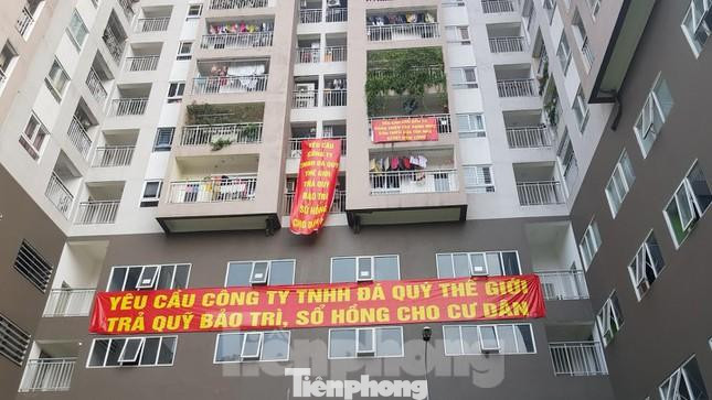 Dự án tòa nhà hỗn hợp AZ Sky, khu đô thị mới Định Công (Hoàng Mai) nợ nghĩa vụ tài chính 145 tỷ đồng, trong đó tiền sử dụng đất nợ 97 tỷ đồng, còn lại là tiền chậm nộp. Dự án tòa nhà hỗn hợp AZ Sky, khu đô thị mới Định Công (Hoàng Mai) nợ nghĩa vụ tài chính 145 tỷ đồng, trong đó tiền sử dụng đất nợ 97 tỷ đồng, còn lại là tiền chậm nộp.