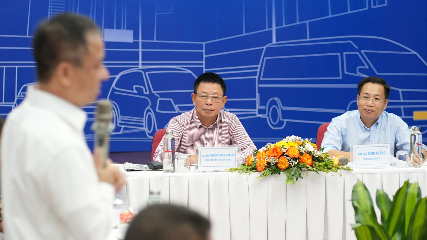 Ban chủ tọa điều phối chương trình tọa đàm.