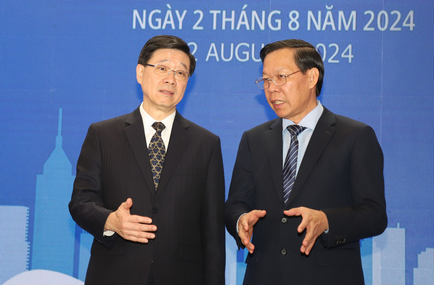 Chủ tịch UBND TPHCM Phan Văn Mãi và ông Lý Gia Siêu - Trưởng Khu hành chính đặc biệt Hong Kong (Trung Quốc).