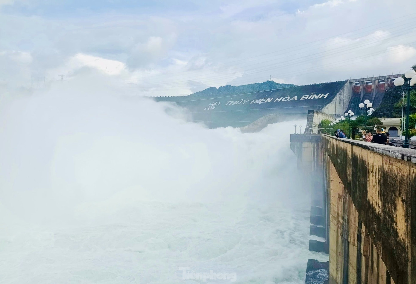 Các thủy điện Hòa Bình, Sơn La, Tuyên Quang đồng loạt xả lũ trong hôm nay.