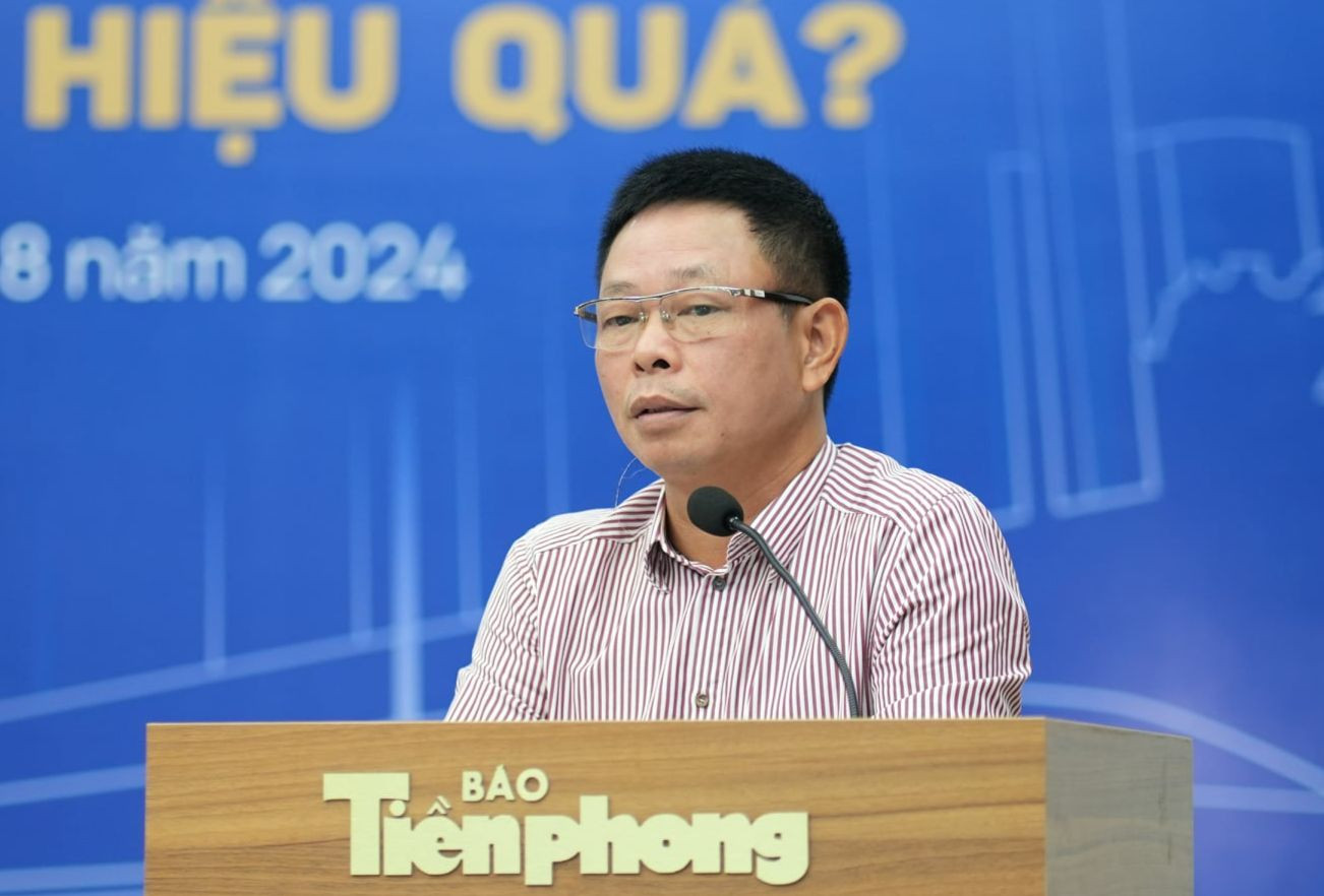 Ông Phùng Công Sưởng - Tổng Biên tập Báo Tiền Phong - phát biểu dẫn đề buổi tọa đàm.