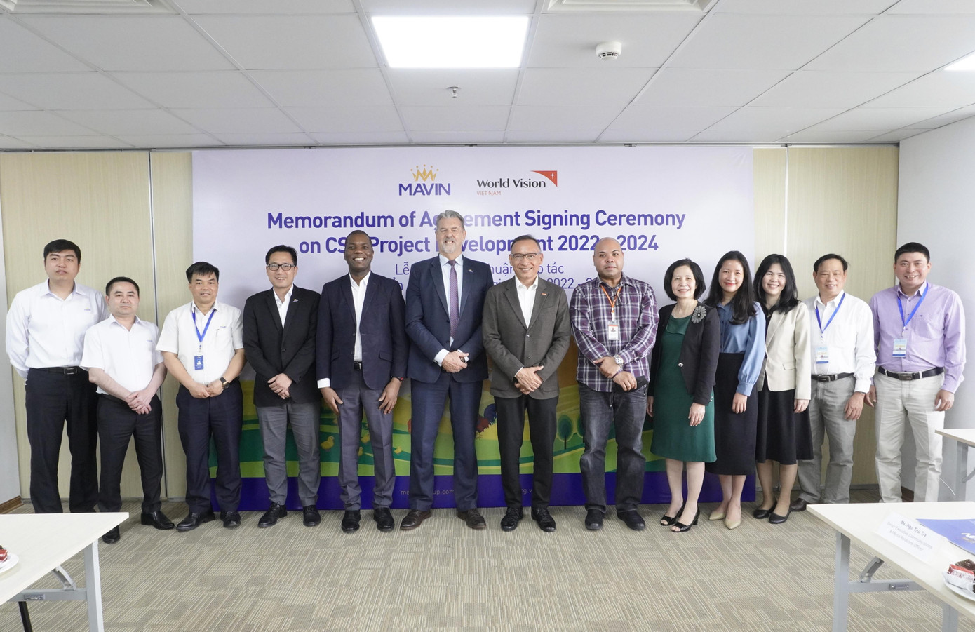 Lãnh đạo Tập đoàn Mavin và Tổ chức World Vision Việt Nam tại buổi ký kết Thỏa thuận hợp tác