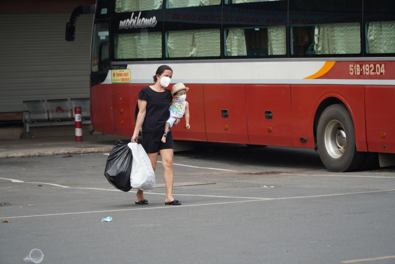 Ngoài ra, kinh tế của nhiều người bị ảnh hưởng bởi dịch bệnh nên họ quyết định ở lại thành phố trong dịp nghỉ Tết Dương lịch để tiết kiệm chi phí và chuẩn bị cho kỳ nghỉ Tết Nguyên đán sắp tới.