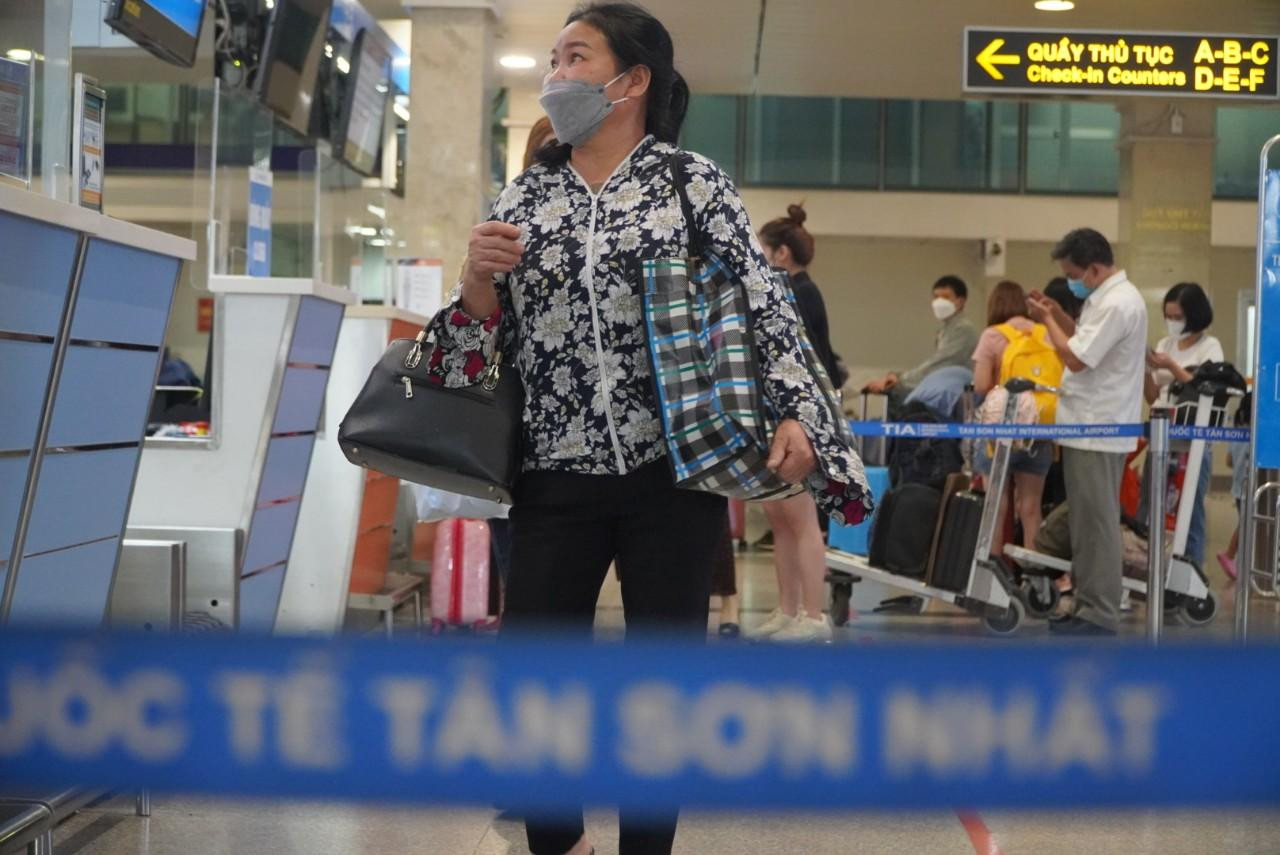 Không khí hối hả cho chuyến bay chiều tối cuối năm.