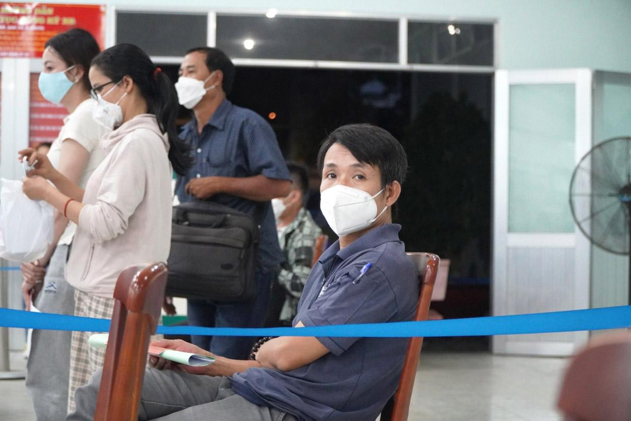 Theo số liệu của Phòng CSGT đường bộ, đường sắt, Công an TPHCM, tính đến ngày 30/12/2021, Phòng đã cấp mới và đổi biển số vàng cho hơn 103.000 xe kinh doanh vận tải (ước lượng còn khoảng 6.000 - 7.000 xe chưa đổi biển số). Theo số liệu của Phòng CSGT đường bộ, đường sắt, Công an TPHCM, tính đến ngày 30/12/2021, Phòng đã cấp mới và đổi biển số vàng cho hơn 103.000 xe kinh doanh vận tải (ước lượng còn khoảng 6.000 - 7.000 xe chưa đổi biển số).