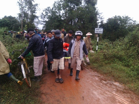 BẢN TIN ATGT: Xe chở cô dâu chú rể bị tông văng biến dạng ảnh 3