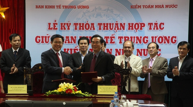 Lễ ký thỏa thuận hợp tác giữa Ủy ban Kinh tế Trung ương và Kiểm toán Nhà nước chiều 13/12. Lễ ký thỏa thuận hợp tác giữa Ủy ban Kinh tế Trung ương và Kiểm toán Nhà nước chiều 13/12
