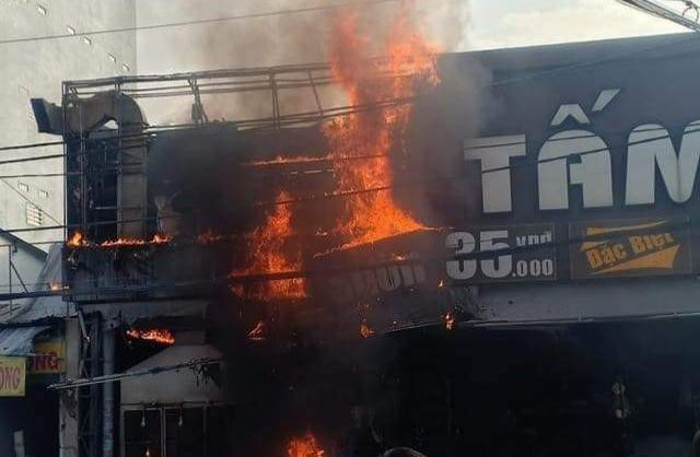 Tiệm cơm tấm bốc cháy sáng nay Tiệm cơm tấm bốc cháy sáng nay