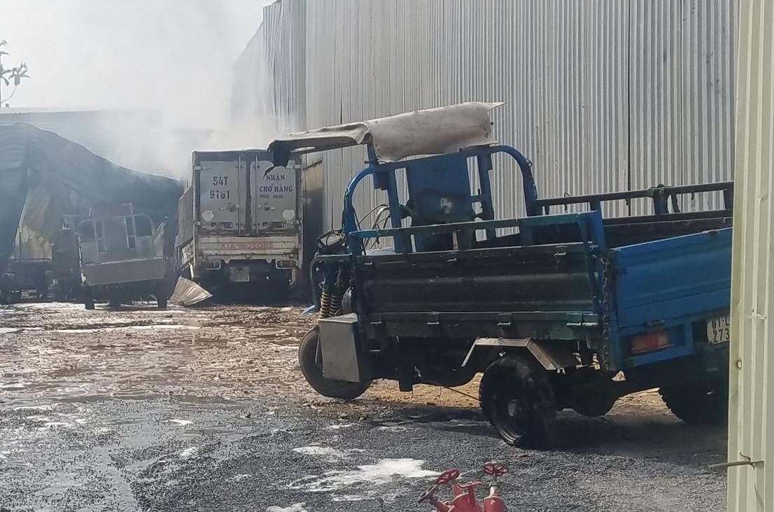 Nhiều tài sản bị hư hại sau vụ cháy.