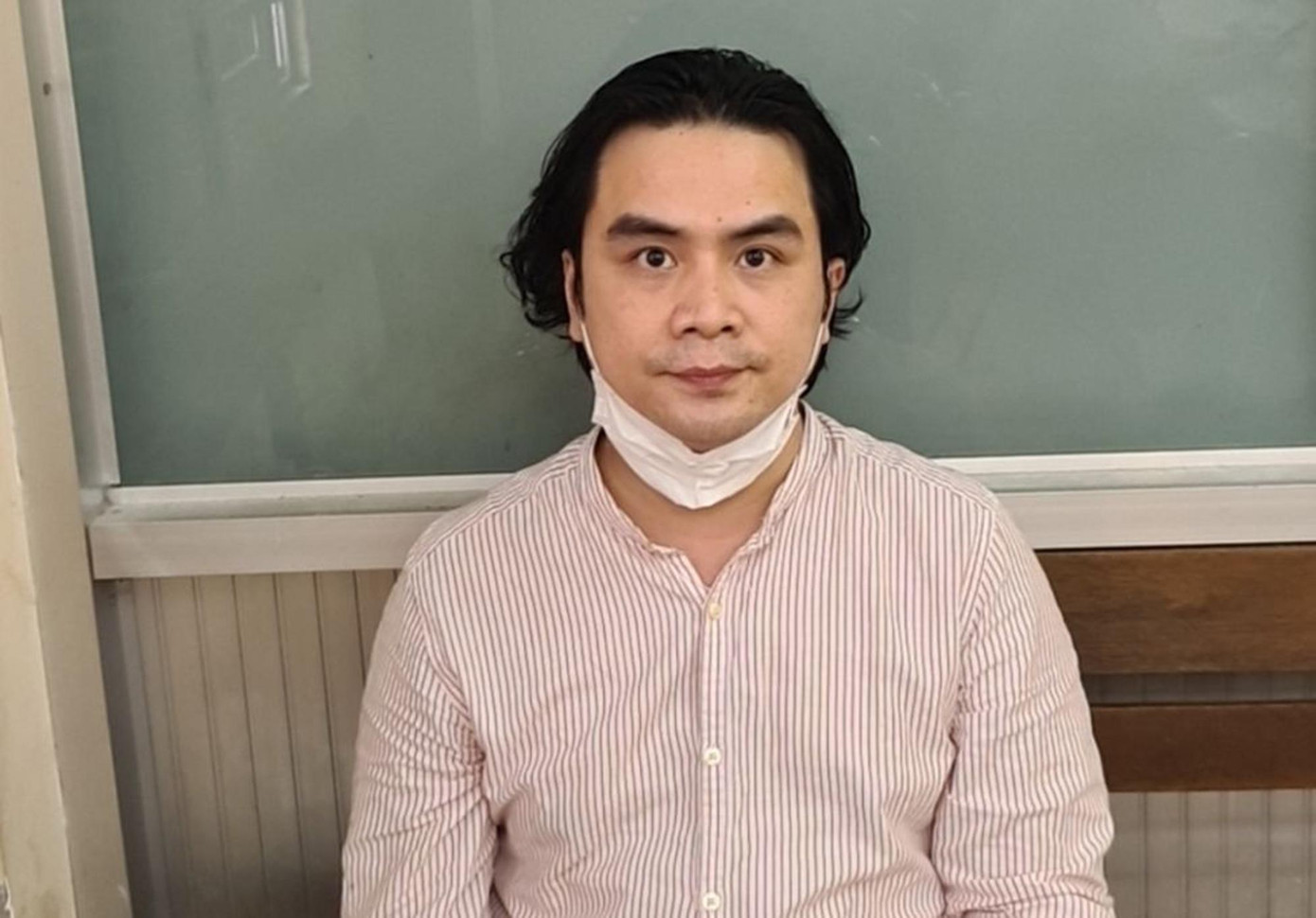 Hán Hữu Hải tại cơ quan Công an. Hán Hữu Hải tại cơ quan Công an.