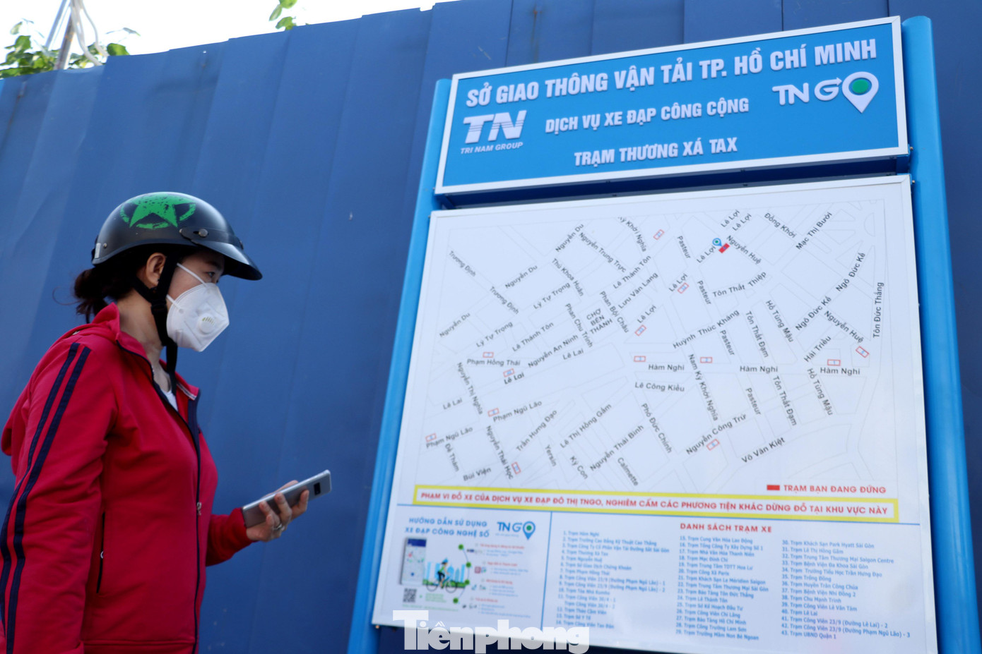 Tại các vị trí trạm xe đều có bản thông tin hướng dẫn cụ thể để người dân có thể dễ dàng nhận biết các trạm tiếp theo để có lộ trình phù hợp.