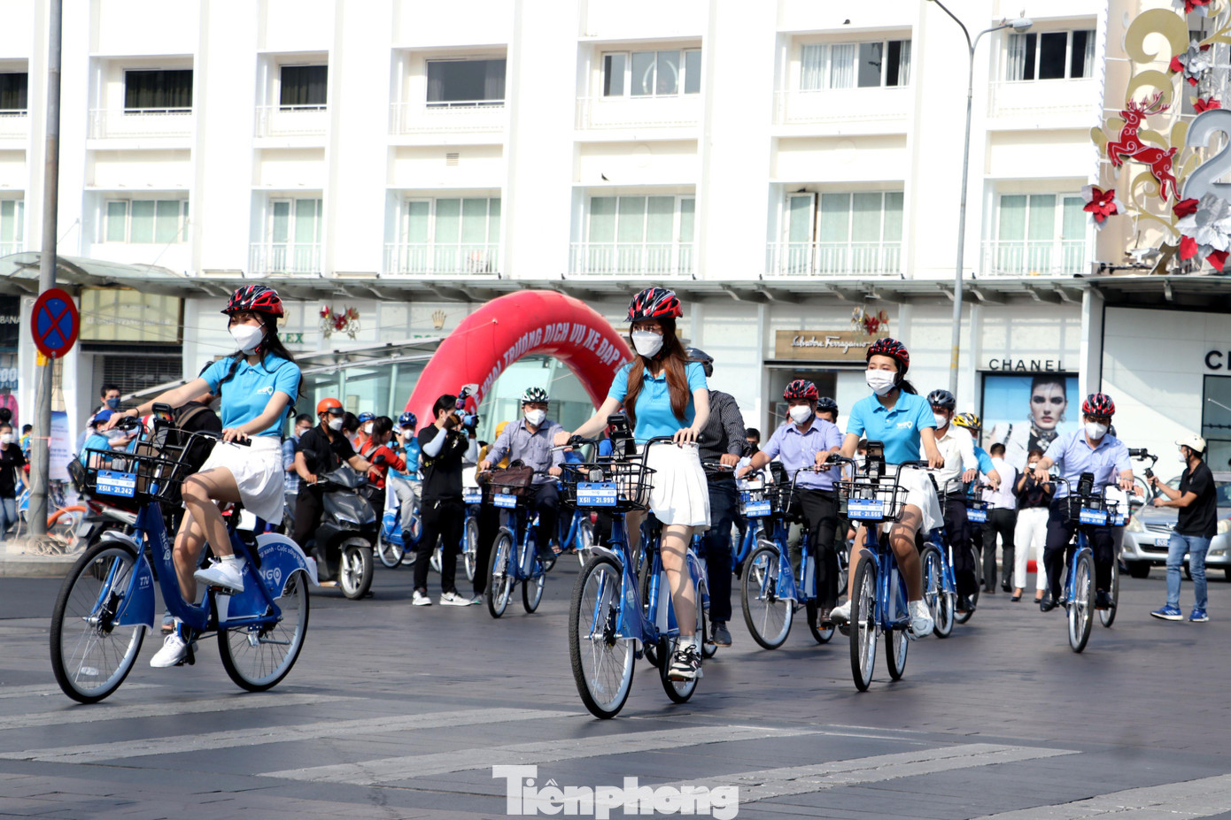 Sáng 16/12, Sở Giao thông Vận tải (GTVT) TPHCM phối hợp cùng các đơn vị liên quan đã chính thức triển khai thí điểm dịch vụ xe đạp công cộng trên địa bàn.