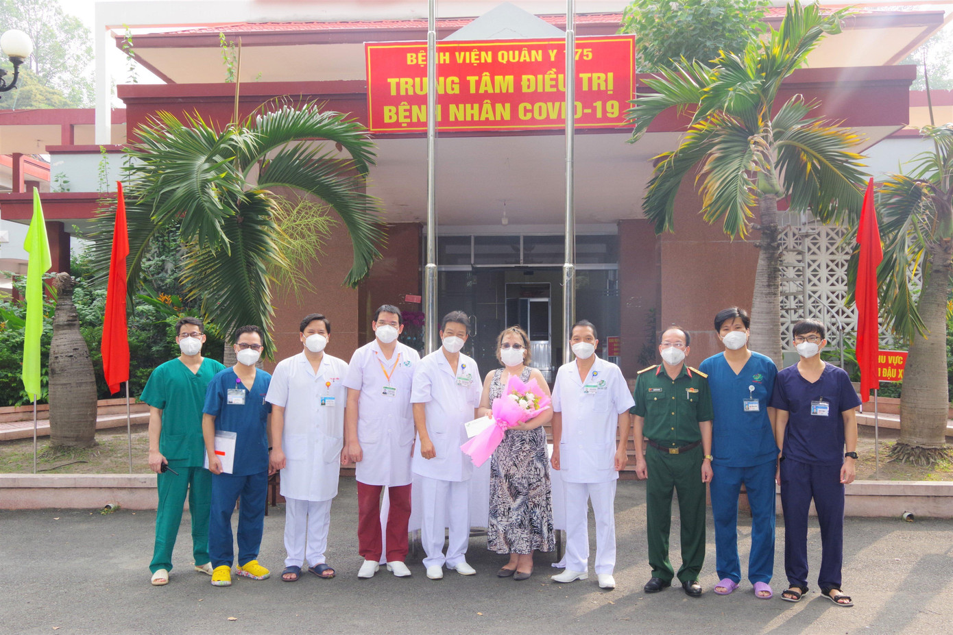 Thời gian qua Bệnh viện 175 đã điều trị cho nhiều bệnh nhân COVID-19 có quốc tịch nước ngoài. Thời gian qua Bệnh viện 175 đã điều trị cho nhiều bệnh nhân COVID-19 có quốc tịch nước ngoài.