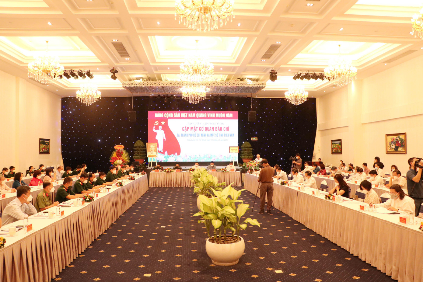 Các đại biểu tham gia hội nghị.