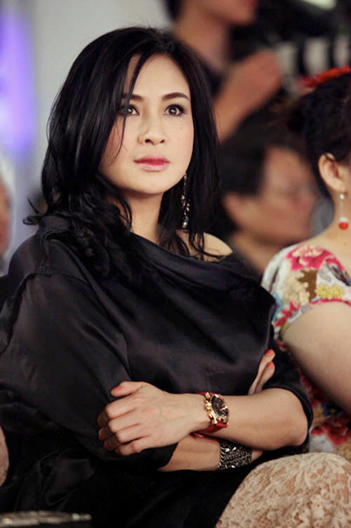 Người đẹp với trào lưu đồng hồ to bản ảnh 10