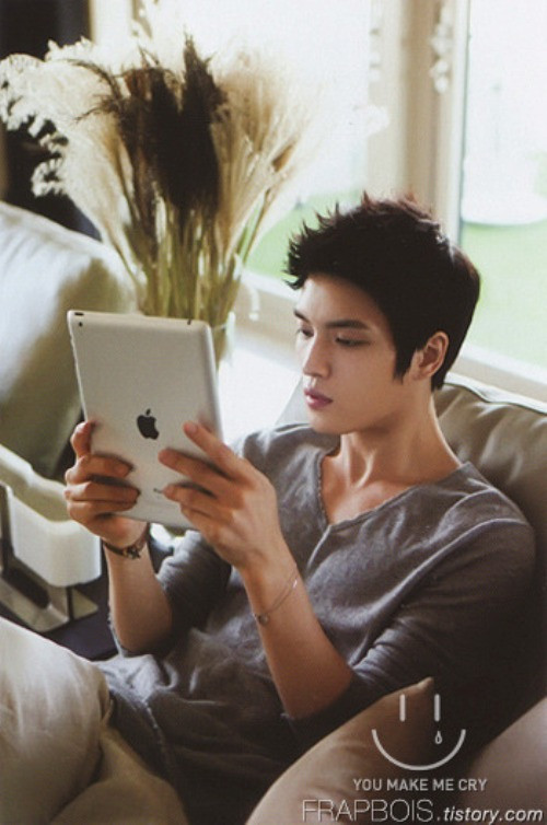 Góc giải trí và hành lang đến phòng khách và phòng ngủ.