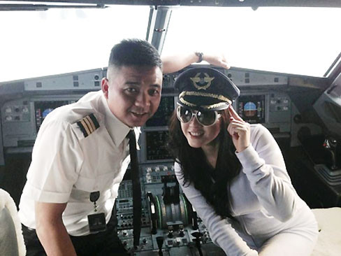 Lý Nhã Kỳ tỏ ra khá áy náy khi để tổ bay bị phạt. Lý Nhã Kỳ tỏ ra khá áy náy khi để tổ bay bị phạt