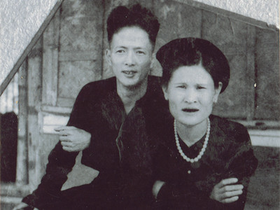 Ông Đoàn Vạn Vân và vợ